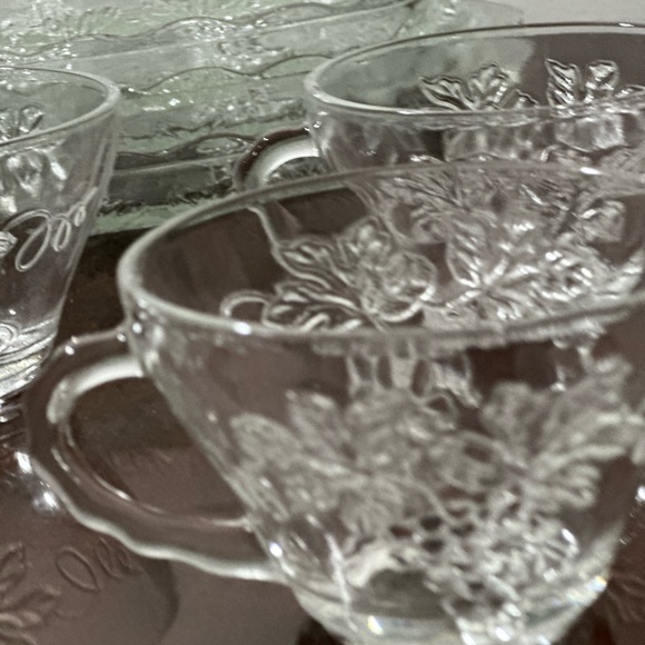 Vintage Grape Cluster design Snack serving Plates with Cups a of 8 pieces - Picture 2 of 11